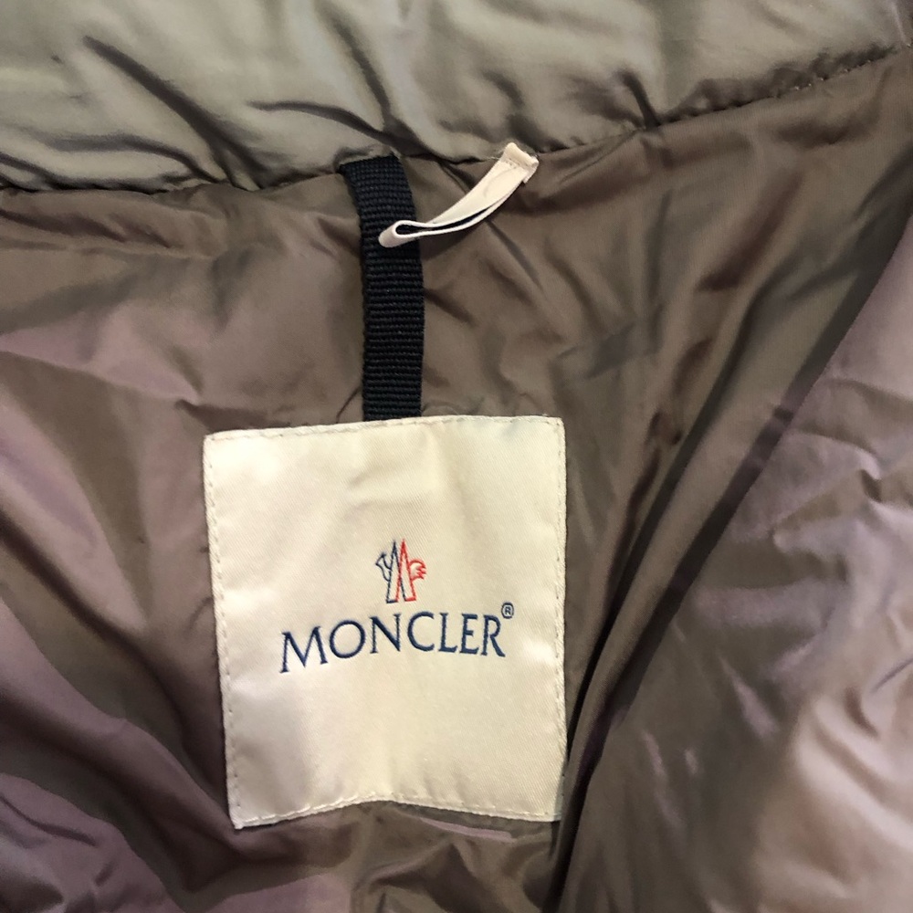 Womens Moncler Gray Quilted Hooded Puffer Coat with Belted Waist - Picture 9 of 16